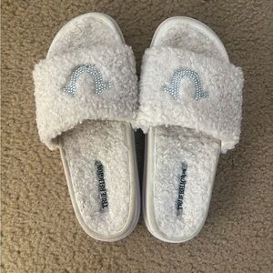 True Religion women’s White Fuzzy Slides